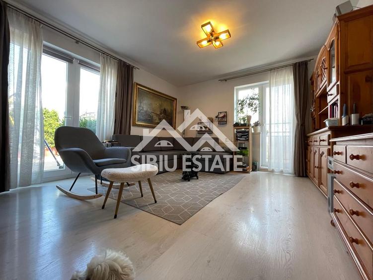 Apartament cu 3 camere semidecomandat, mobilat în Turnișor