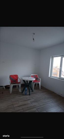 Casă cu 2 camere cu Teren 140 Mp în Central