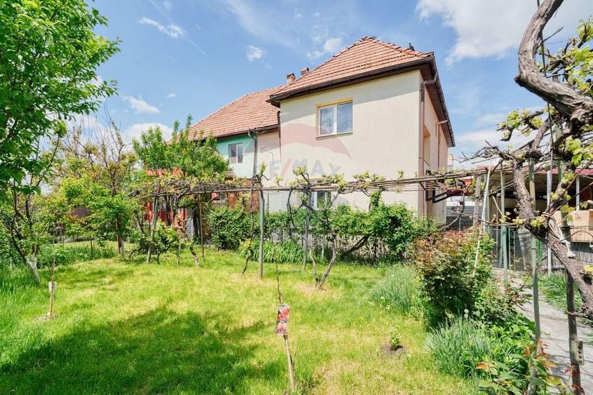 Duplex cu 6 camere cu Teren 416.36999511719 Mp în Bartolomeu