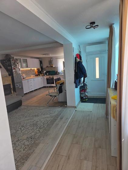 Casă cu 4 camere cu Teren 1000 Mp în Stăncești