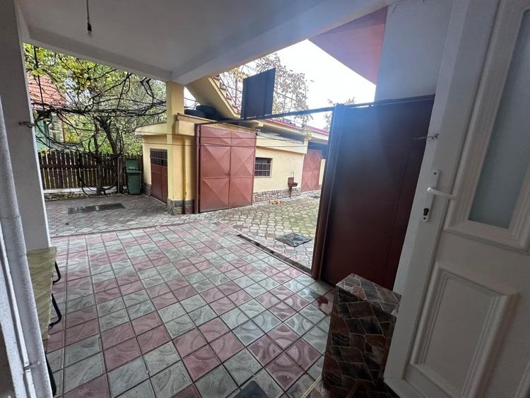 Apartament cu 3 camere, mobilat în Florilor — fotografia 3