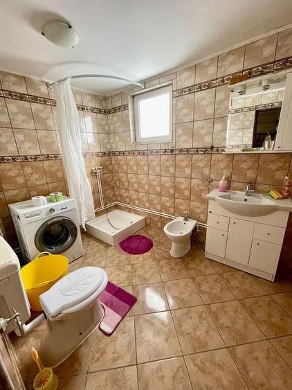Casă cu 4 camere cu Teren 1500 Mp în Central