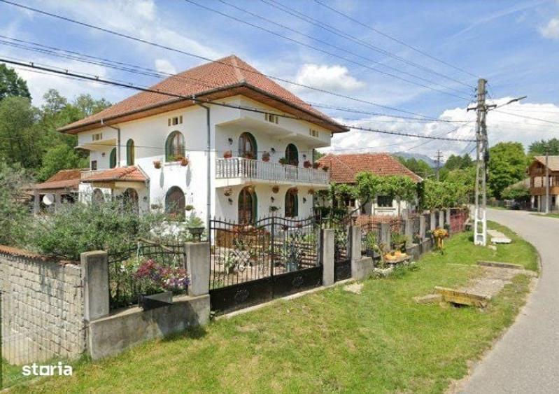 Casă cu 4 camere în Central