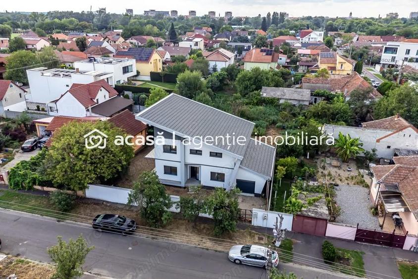 Casă cu 5 camere cu Teren 500 Mp în Subcetate