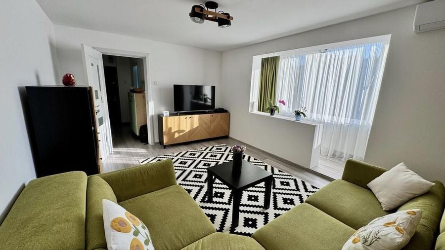 Apartament cu 3 camere decomandat în Șagului