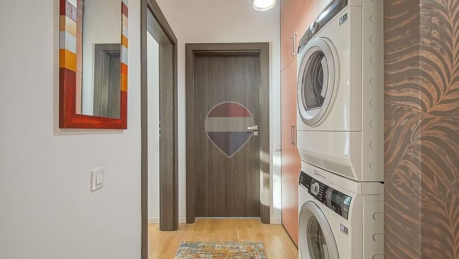 Apartament cu 3 camere decomandat, mobilat în Tractorul