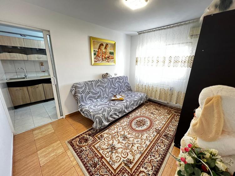 Apartament cu 2 camere semidecomandat, mobilat în Dacia