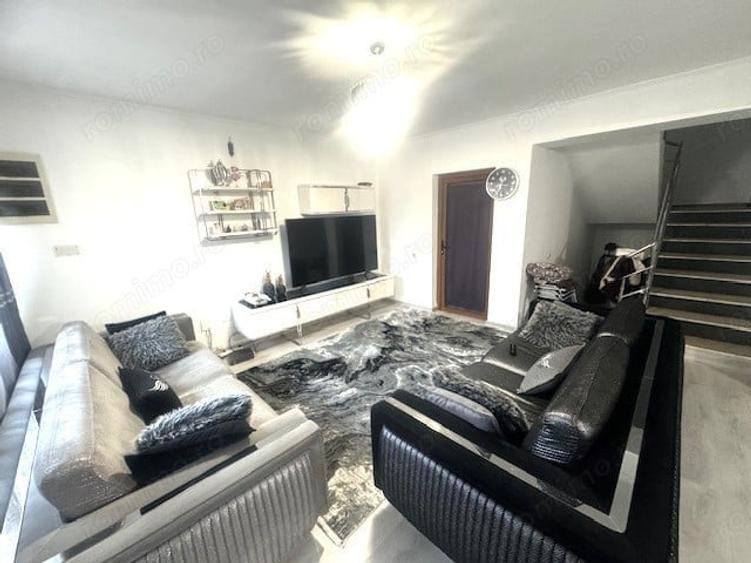 Casă cu 5 camere cu Teren 382 Mp în Central