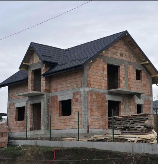 Casă cu 4 camere în Chicerea