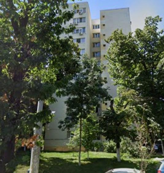 Apartament cu 3 camere decomandat în Colentina