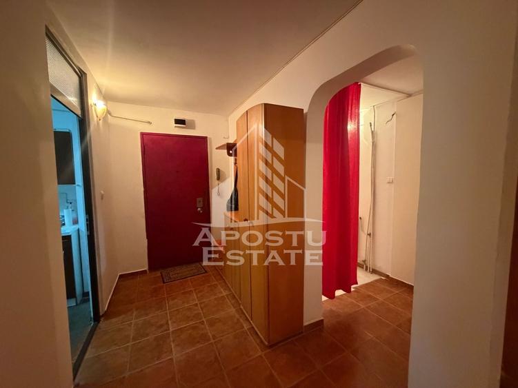 Apartament cu 3 camere decomandat în Aradului