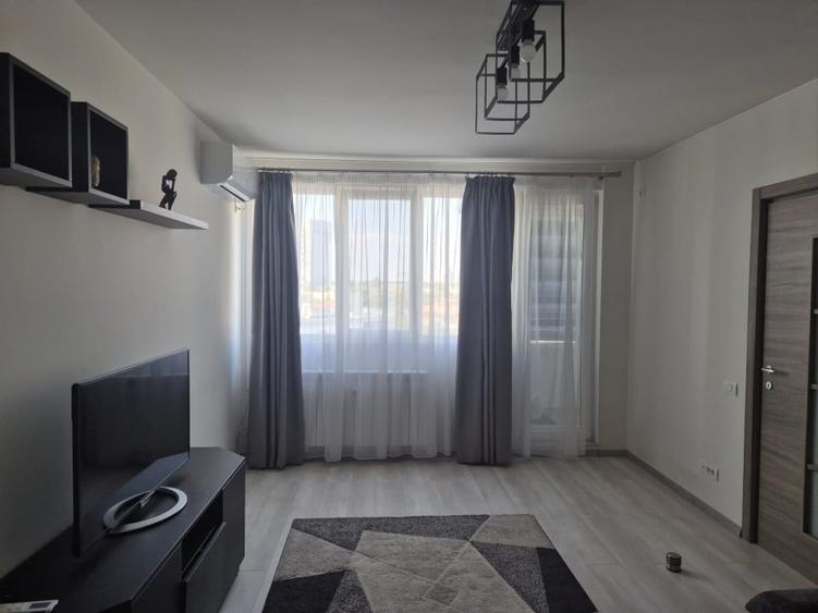 Apartament cu 2 camere semidecomandat, mobilat în 1 Mai