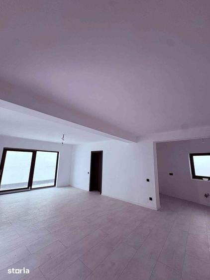Casă cu 5 camere cu Teren 175 Mp în Tineretului
