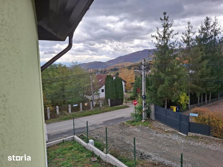 Casă cu 4 camere cu Teren 705 Mp în Sadu