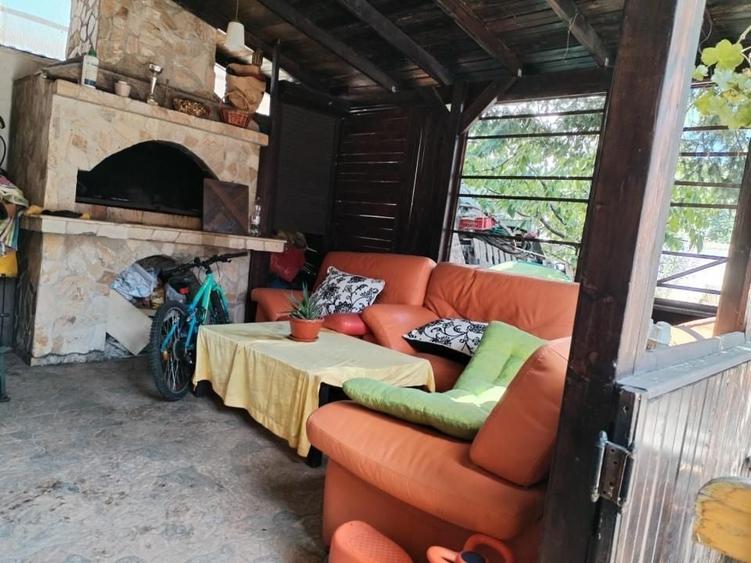 Casă individuală cu 5 camere decomandat cu Piscina în Andronache