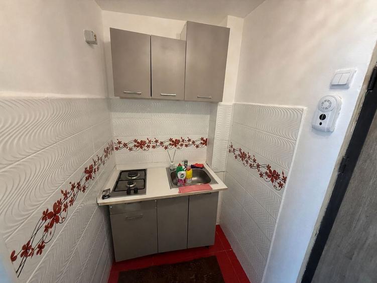 Garsonieră semidecomandată, mobilată în CET