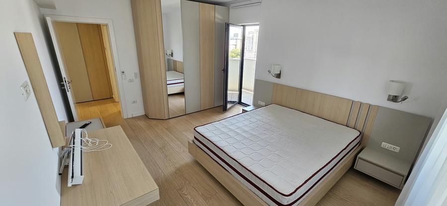 Apartament cu 2 camere decomandat în Trocadero
