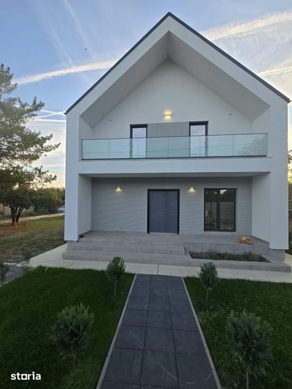 Casă cu 5 camere cu Teren 500 Mp în Crevedia