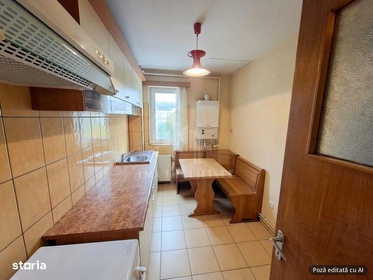 Apartament cu 3 camere semidecomandat în Central