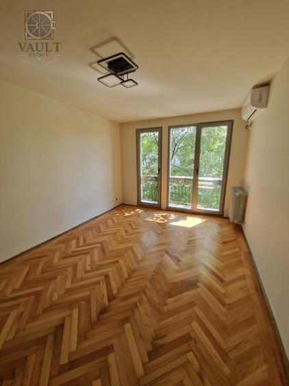 Apartament cu 3 camere semidecomandat în 1 Decembrie 1918