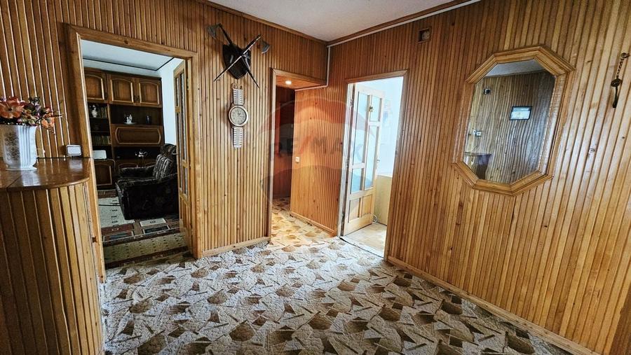 Apartament cu 4 camere decomandat, mobilat în Mărăței