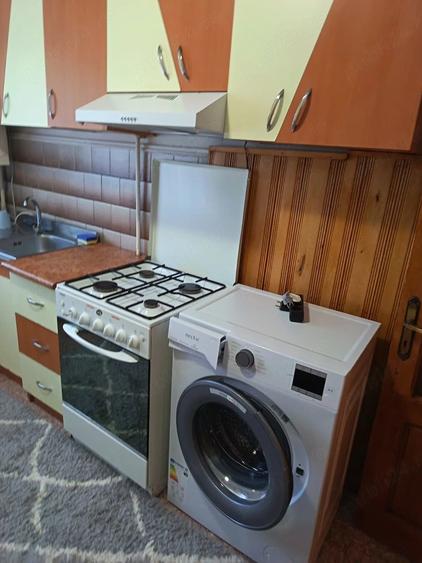 Apartament cu 3 camere semidecomandat în Sud