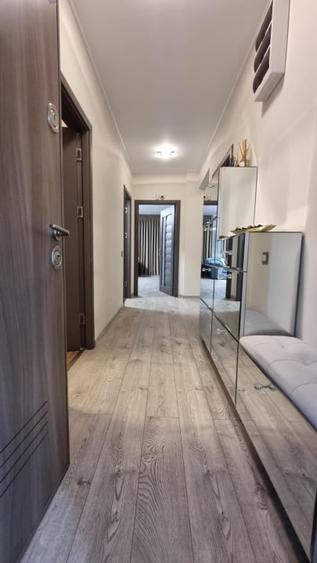 Apartament cu 3 camere decomandat, mobilat în