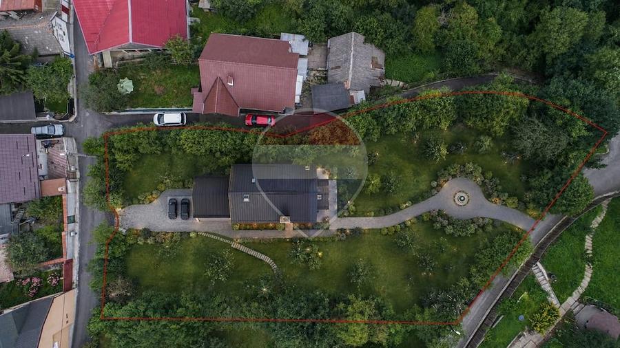 Casă cu 3 camere cu Teren 1498 Mp în Schei