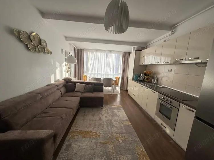 Apartament cu 3 camere semidecomandat în Girocului