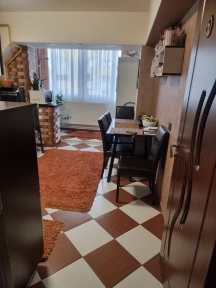 Apartament cu 2 camere decomandat, mobilat în Sud