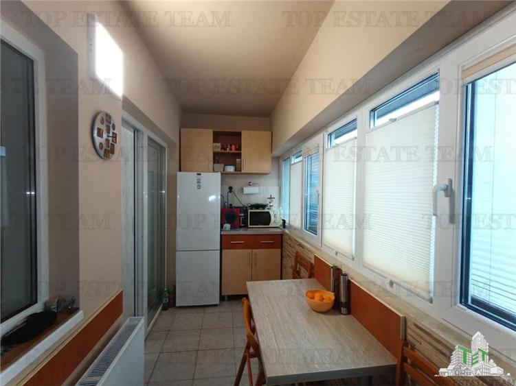 Apartament cu 3 camere semidecomandat, mobilat în Prelungirea Ghencea