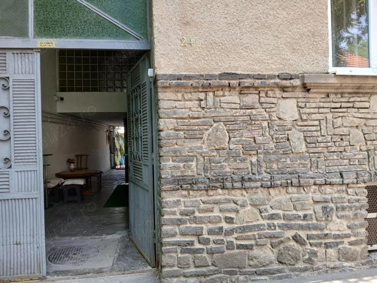 Casă cu 4 camere cu Teren 128 Mp în Central