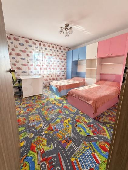 Apartament cu 3 camere semidecomandat, mobilat în Împăratul Traian
