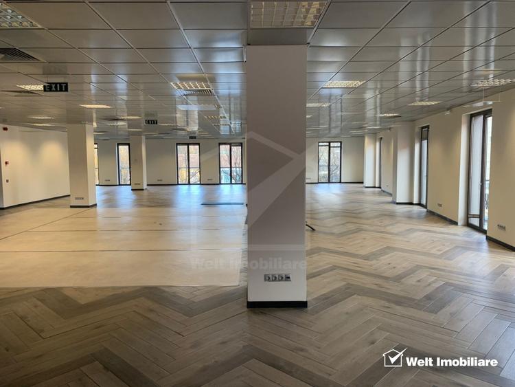 Birou, de 492 mp, în Central