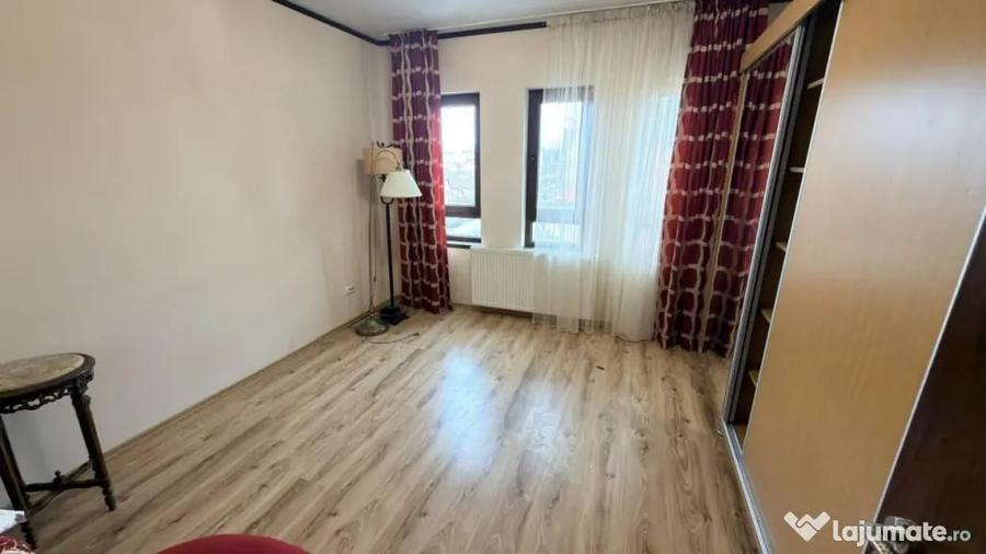 Apartament cu 3 camere decomandat în Calea Dumbrăvii