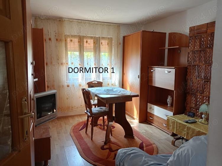 Casă cu 6 camere cu Teren 3500 Mp în Poiana Lacului