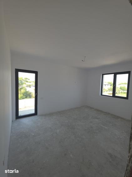 Casă cu 4 camere cu Teren 400 Mp în Domnești