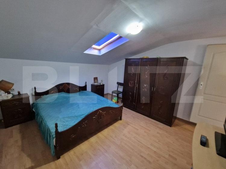 Casă individuală cu 8 camere cu Canalizare în Central
