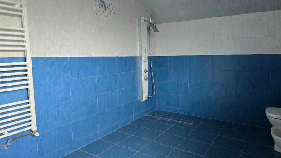 Casă cu 8 camere cu Teren 830 Mp în Brănișca