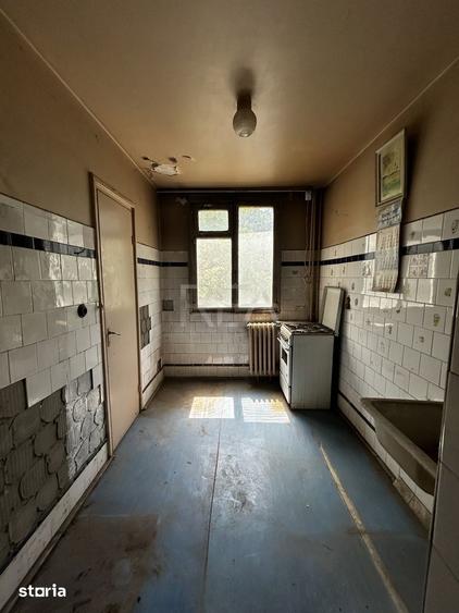Apartament cu 3 camere semidecomandat în Rahova