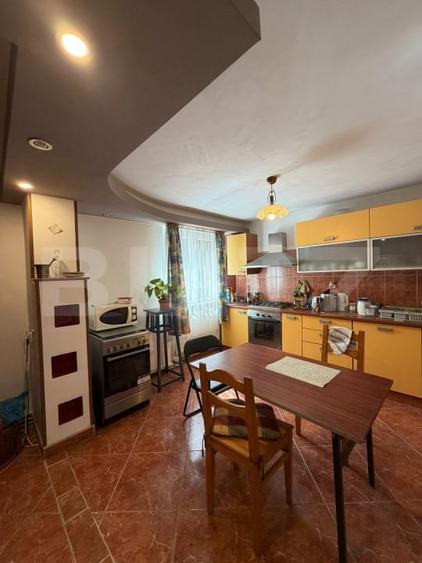 Apartament cu 4 camere decomandat în Rovinari