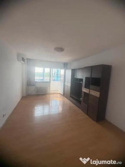 Apartament cu 2 camere decomandat în Triaj