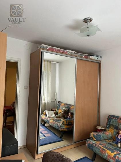Apartament cu 3 camere semidecomandat, mobilat în Brâncoveanu