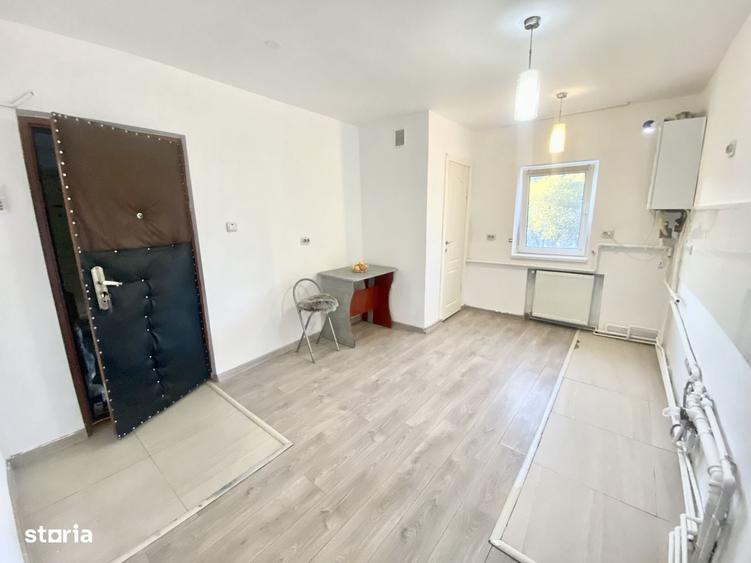 Apartament cu 3 camere decomandat în Ciupercenii Noi