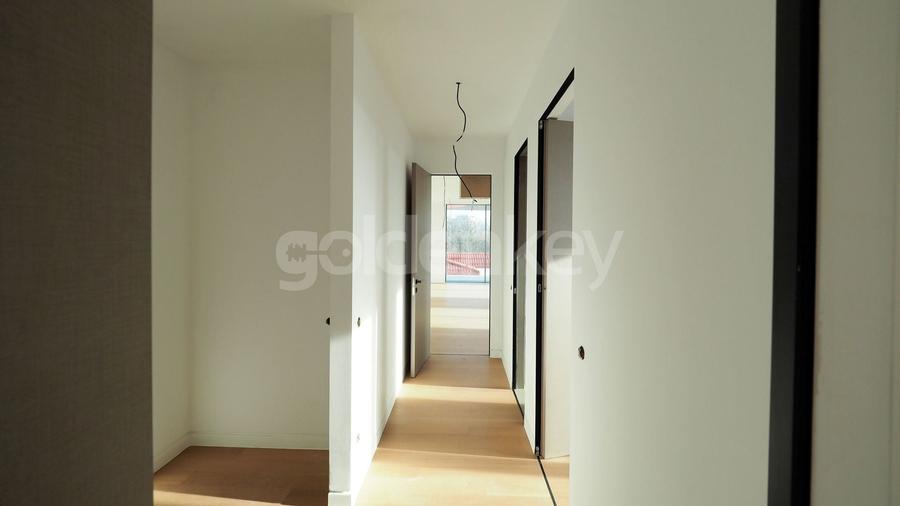 Apartament cu 4 camere decomandat în Floreasca