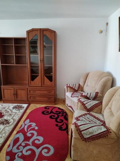 Apartament cu 2 camere decomandat, mobilat în Central