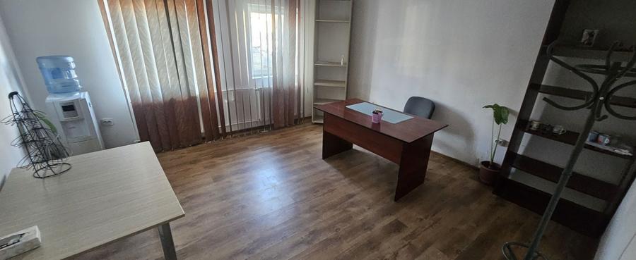 Spațiu comercial, de 25 mp, în Central