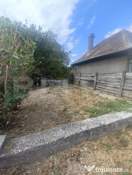 Casă cu 1 camere cu Teren 423 Mp în Central