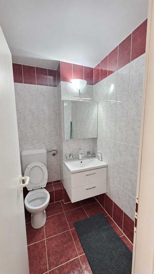 Apartament cu 3 camere decomandat, mobilat în Central