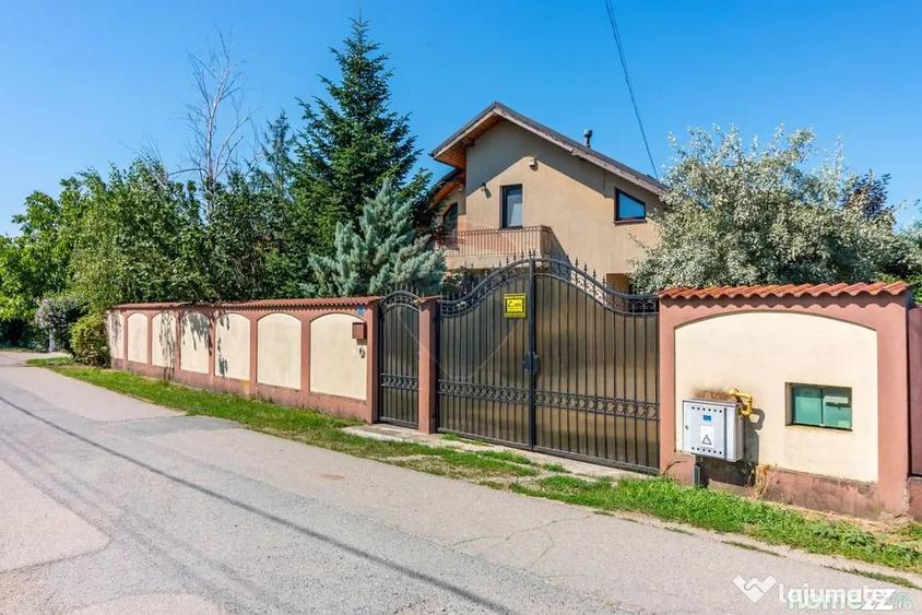 Casă cu 5 camere cu Teren 801 Mp în Tamași